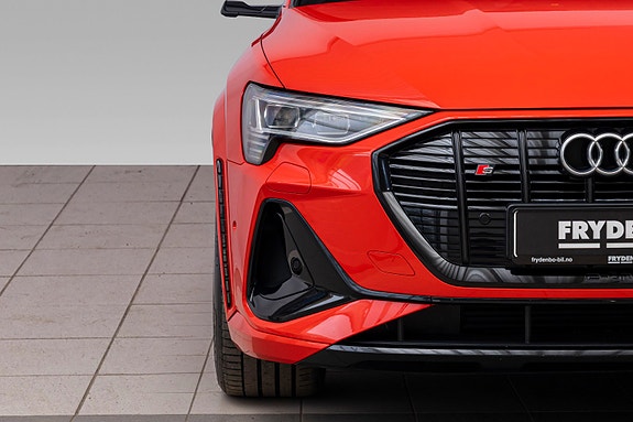 Audi e-tron S 4 of 5