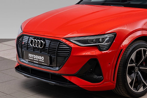 Audi e-tron S 2 of 5