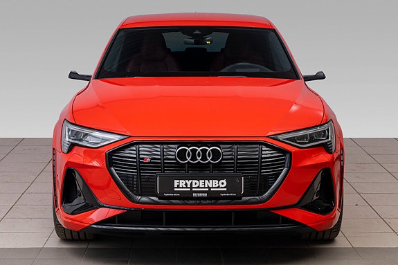 Audi e-tron S 3 of 5