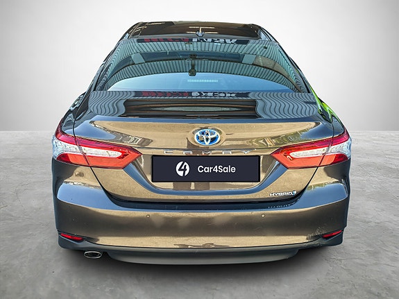 Toyota Camry 4 of 5