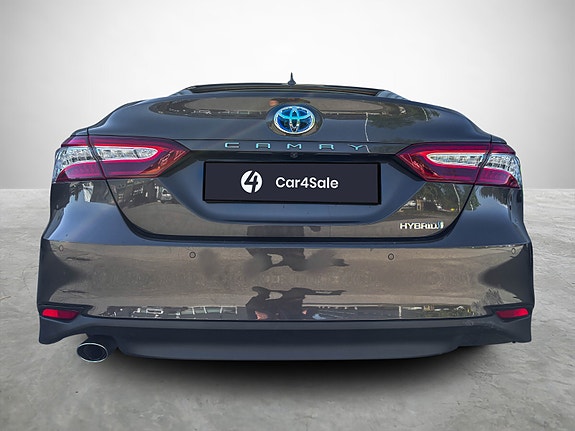 Toyota Camry 5 of 5
