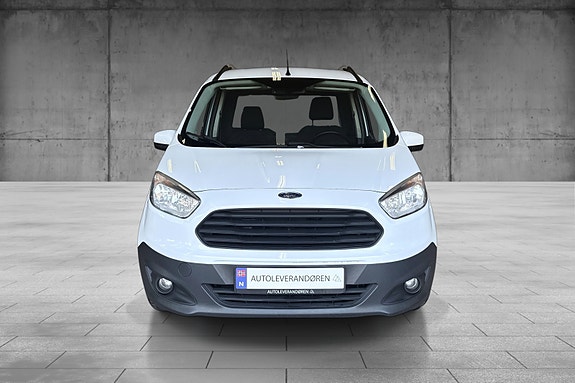 Ford Transit Courier 2 of 5