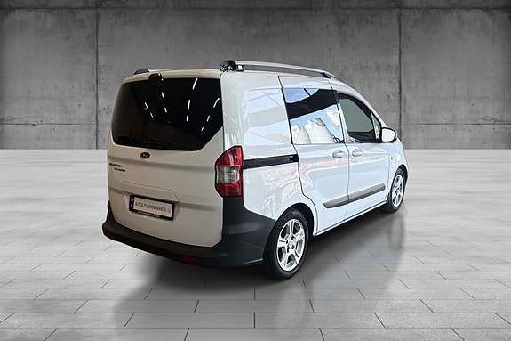 Ford Transit Courier 5 of 5