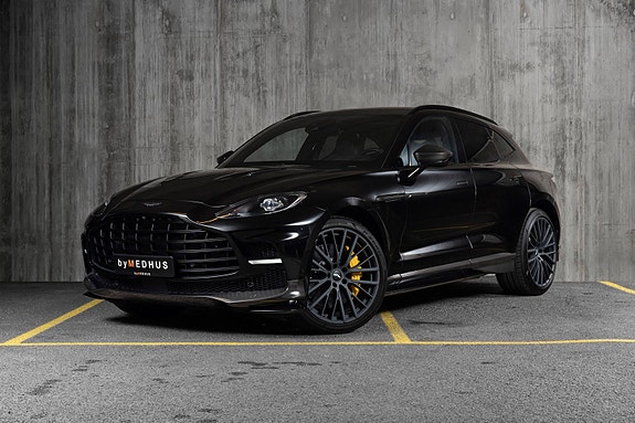 Aston Martin DBX 2 of 5