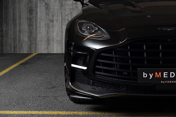 Aston Martin DBX 5 of 5