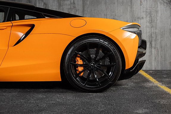 McLaren Artura 15 of 30