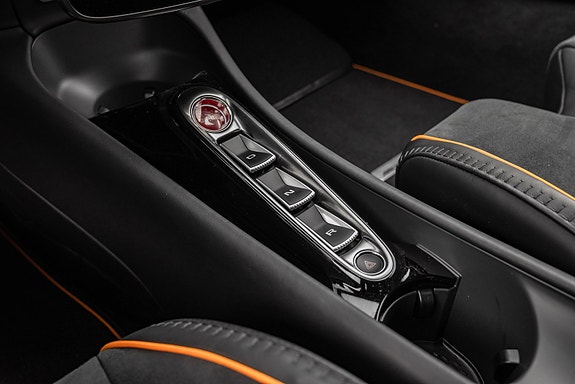 McLaren Artura 22 of 30