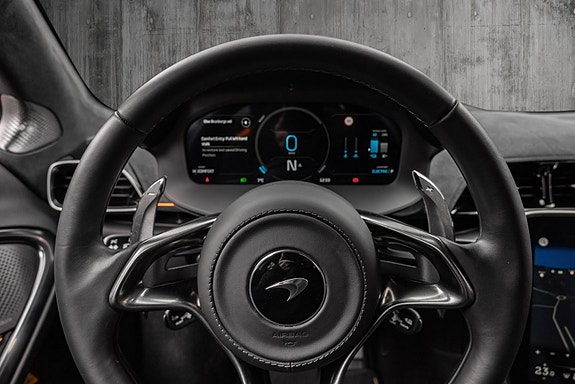 McLaren Artura 24 of 30