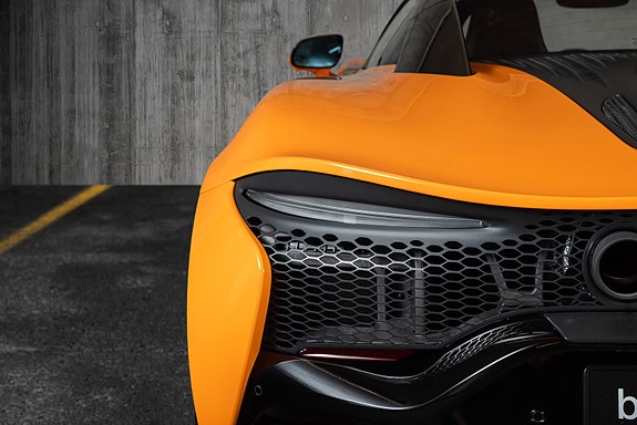 McLaren Artura 11 of 30