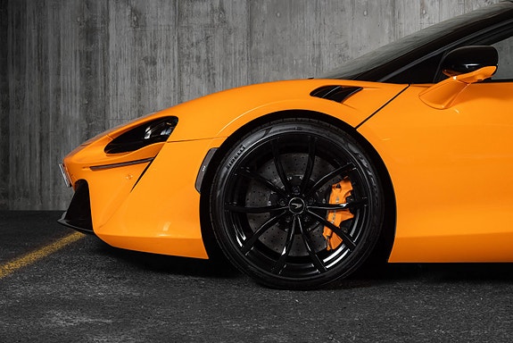 McLaren Artura 14 of 30