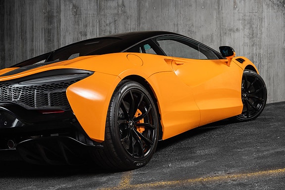 McLaren Artura 17 of 30