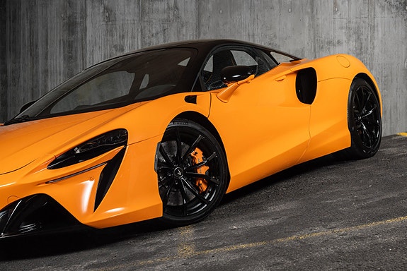 McLaren Artura 16 of 30