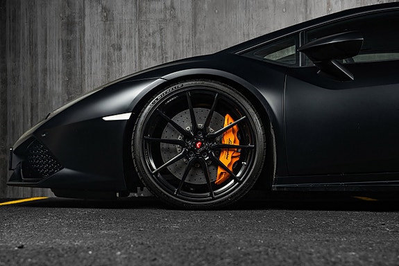 Lamborghini Huracan 5 of 5