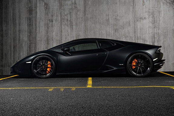 Lamborghini Huracan 3 of 5