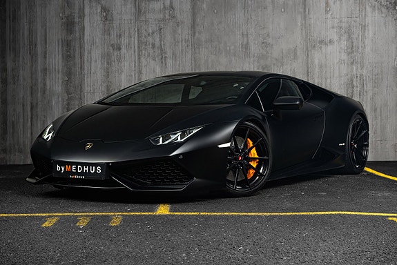 Lamborghini Huracan 2 of 5