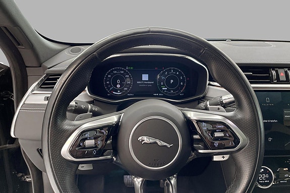 Jaguar F-PACE 8 of 15