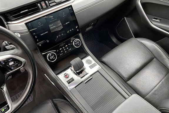 Jaguar F-PACE 10 of 15