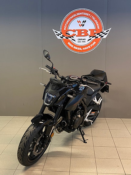 Honda CB500F 3 of 6