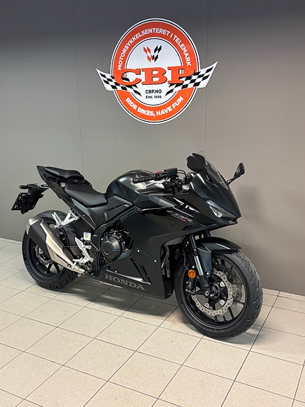 Honda CBR500R 2 of 4