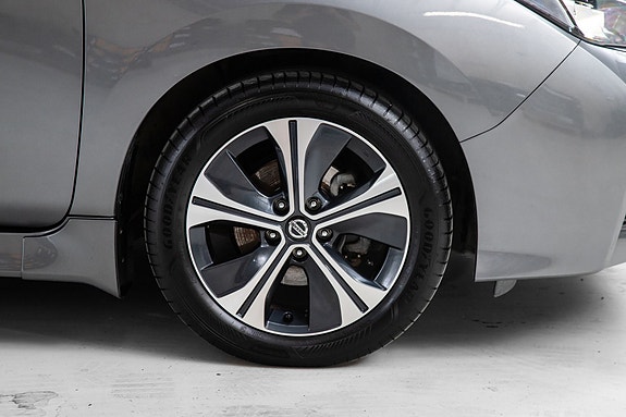 Nissan Leaf 10 of 21