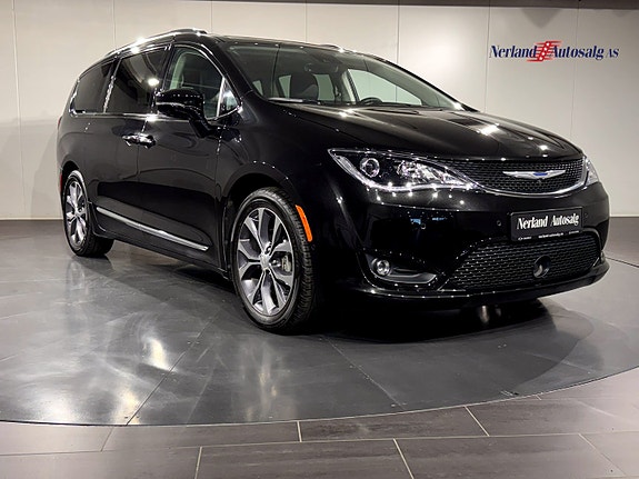 Chrysler Pacifica 11 of 30