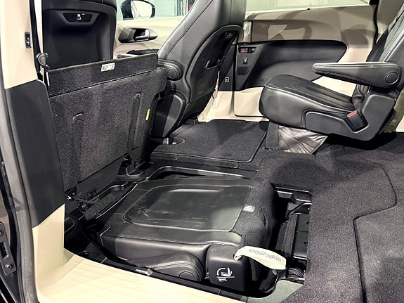 Chrysler Pacifica 17 of 30