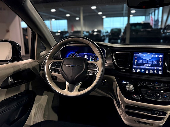 Chrysler Pacifica 30 of 30