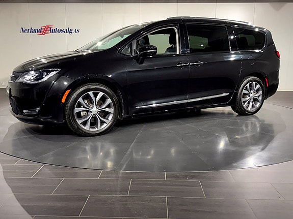 Chrysler Pacifica 2 of 5