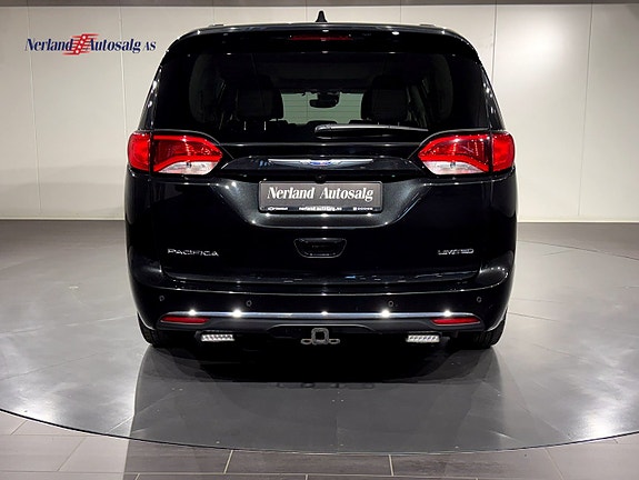 Chrysler Pacifica 6 of 30