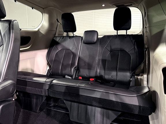 Chrysler Pacifica 23 of 30