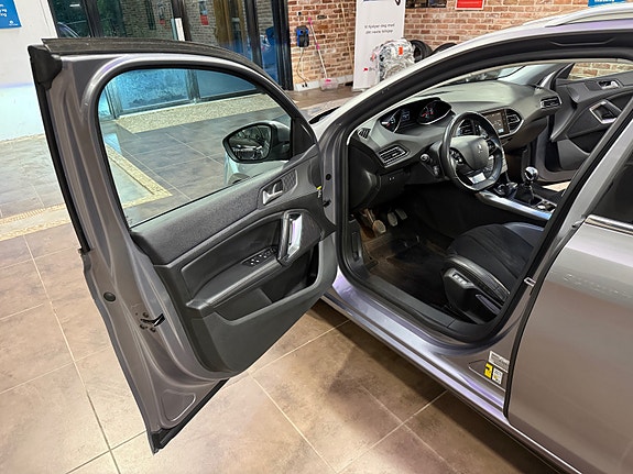 Peugeot 308 21 of 30
