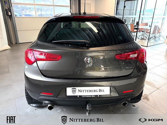 Alfa Romeo Giulietta 5 of 5