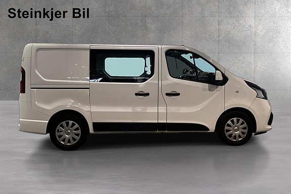 Nissan NV300 4 of 5