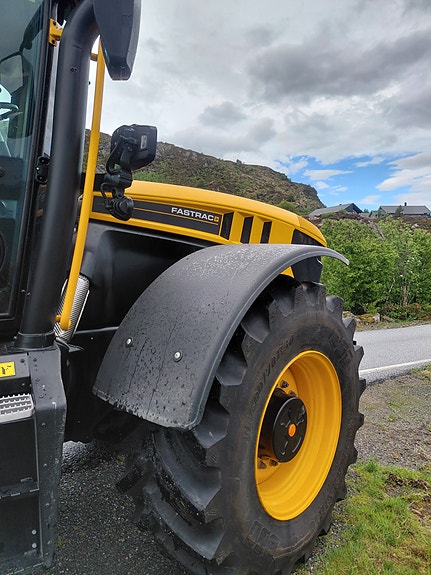 JCB Fastrac ICON. 4220 3 of 30