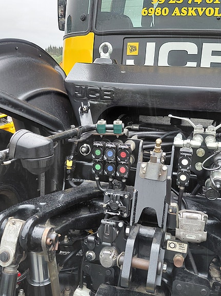 JCB Fastrac ICON. 4220 19 of 30
