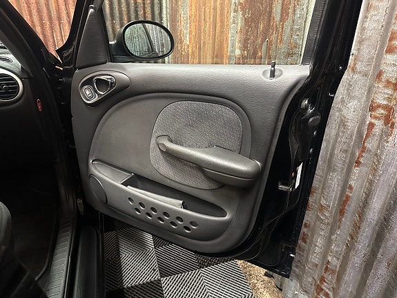 Chrysler PT Cruiser 30 of 30