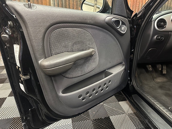 Chrysler PT Cruiser 22 of 30