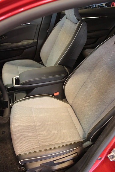Renault Scenic E-Tech 8 of 16