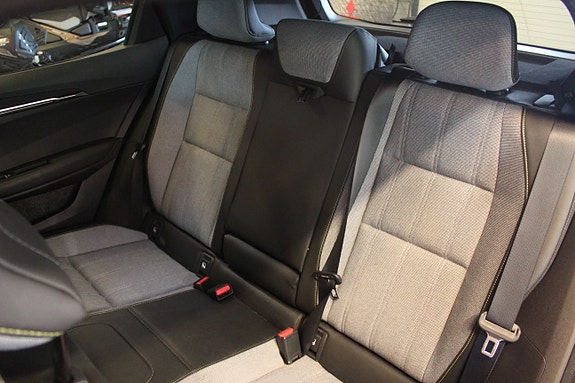Renault Scenic E-Tech 7 of 16