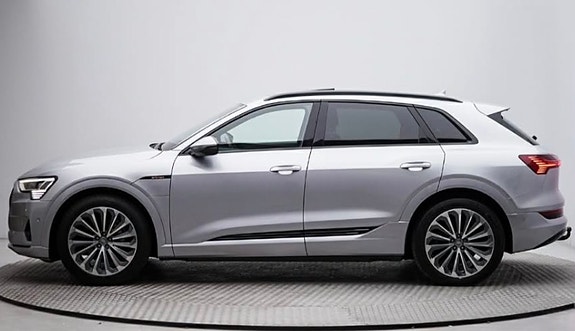 Audi e-tron 2 of 5