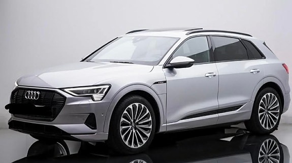 Audi e-tron 3 of 5