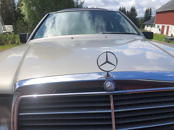 Mercedes-Benz E230 13 of 30