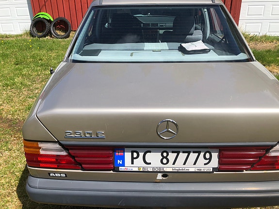Mercedes-Benz E230 20 of 30