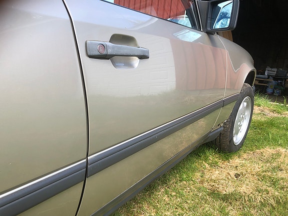 Mercedes-Benz E230 5 of 30