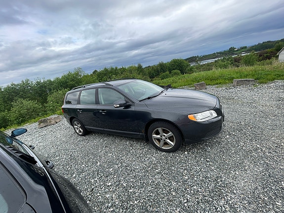 Volvo V70 2 of 10
