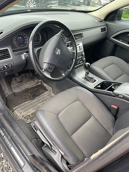 Volvo V70 8 of 10