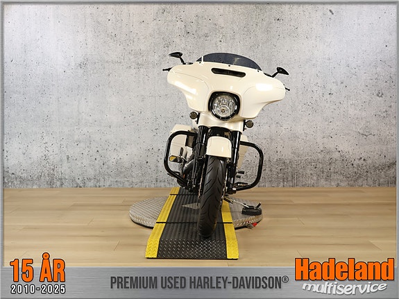 Harley-Davidson FLHXS / Street Glide Special 3 of 5