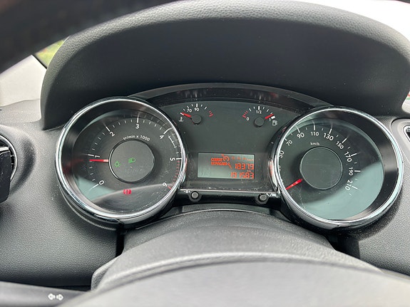 Peugeot 5008 24 of 30