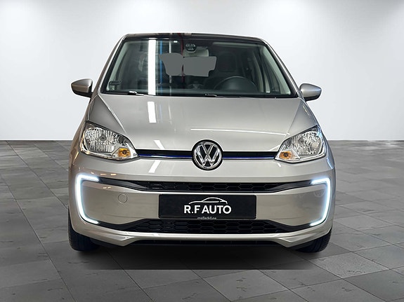 Volkswagen UP! 2 of 5