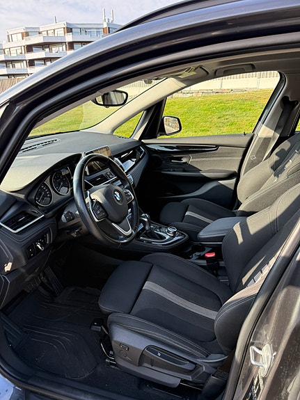 BMW 225xe 18 of 23